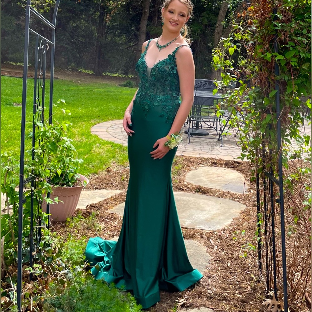 Elegant Ellie Wilde fitted Dark Green Prom Gown